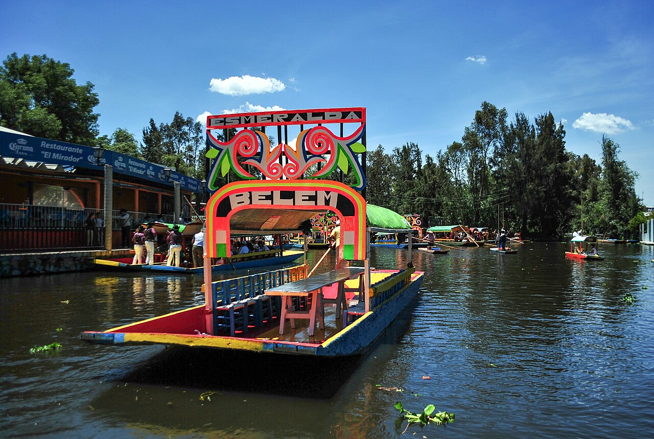Xochimilco boat-style day trip atmosphere near Mexico City