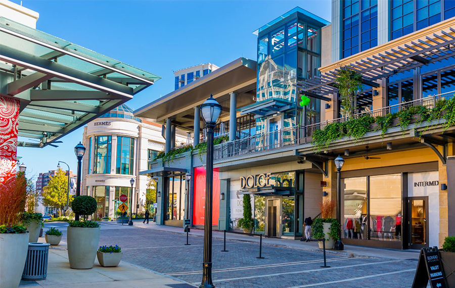 Buckhead shopping and dining district in Atlanta