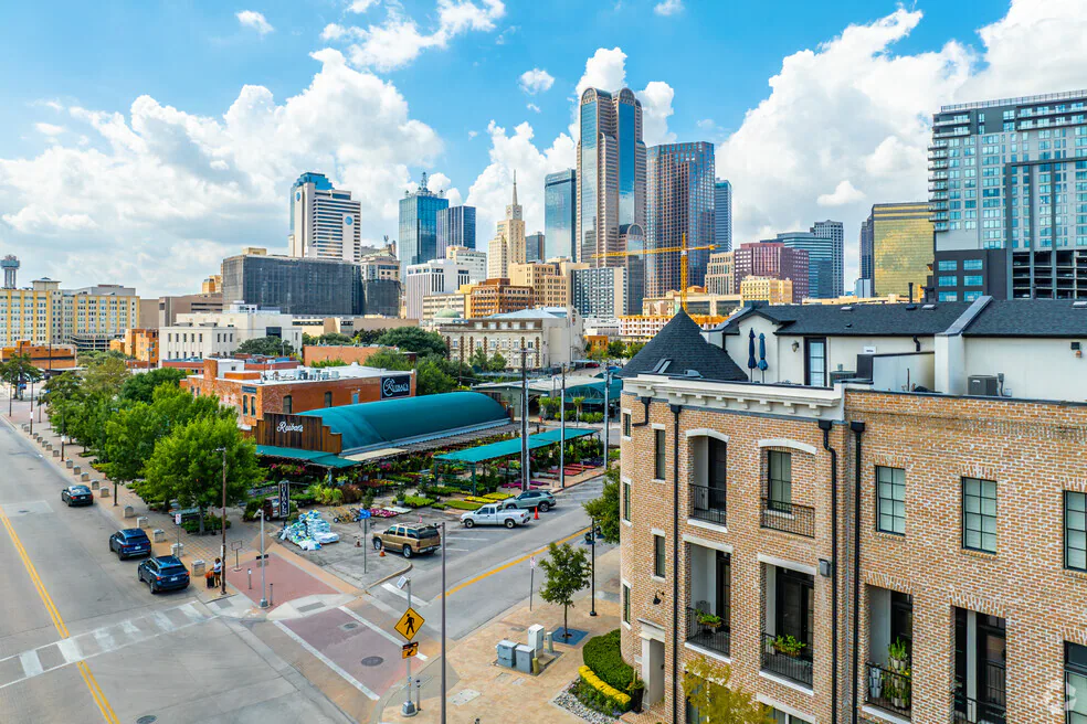 Downtown Dallas skyline and city-break atmosphere for World Cup travel