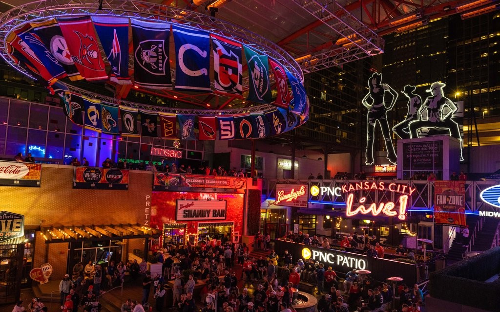 Country Club Plaza and Power and Light nightlife in Kansas City