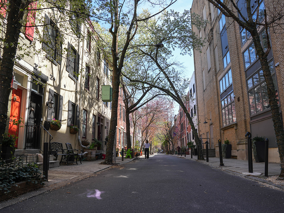 Rittenhouse Square hotels and upscale travel atmosphere in Philadelphia