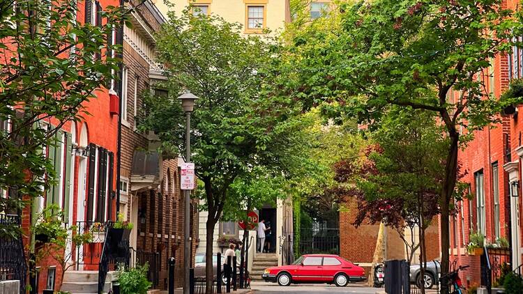 Rittenhouse Square Park and upscale Philadelphia neighborhood
